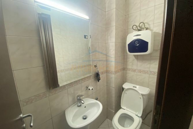 Shtepi me qera Apartament ne Tirane, 2+1, Mobilimi E mobiluar, Pagesa 700  Euro.