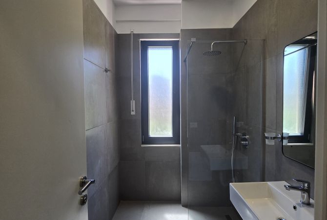 Shtepi me qera Apartament ne Tirane, 2+1, Mobilimi E mobiluar, Pagesa 750  Euro.