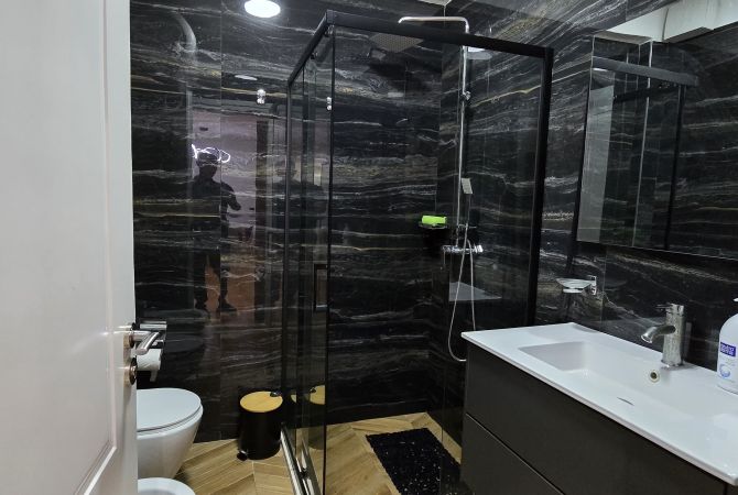 Shtepi me qera Apartament ne Tirane, 2+1, Mobilimi E mobiluar, Pagesa 800  Euro.