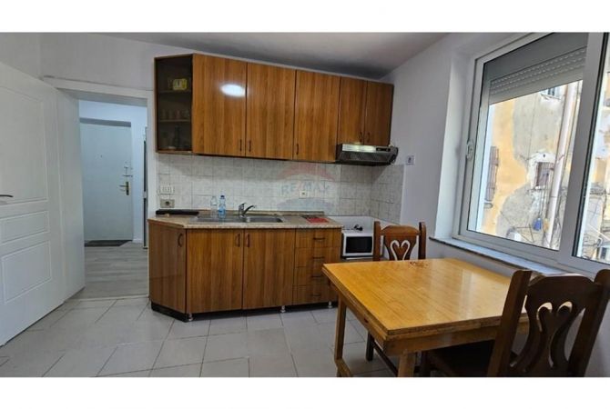 Shtepi me qera 2+1 ne Tirane - 580 Euro