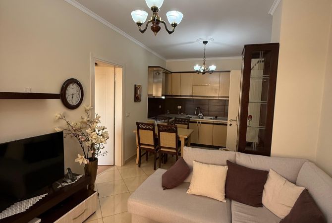 Shtepi me qera 2+1 ne Tirane - 580 Euro