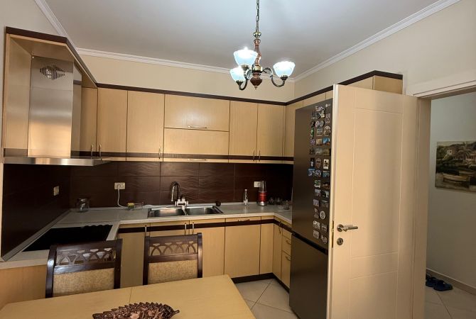 Shtepi me qera Apartament ne Tirane, 2+1, Mobilimi E mobiluar, Pagesa 580  Euro.