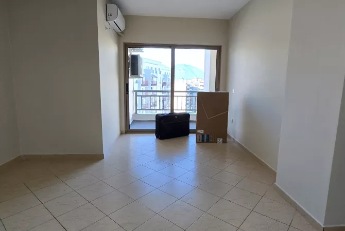Shtepi ne shitje Apartament ne Tirane, 2+1, Mobilimi Pjeserisht e mobiluar, Pagesa 95,000  Euro.