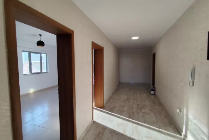 Casa in affitto 7+1 a Tirana - 3,500 Euro