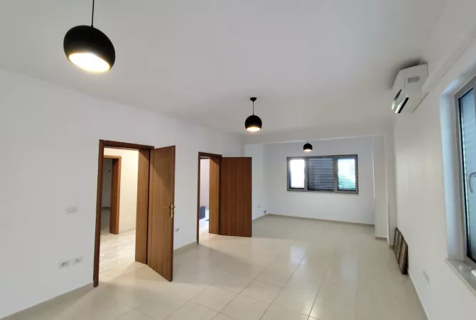 Shtepi me qera Vila Luksoze ne Tirane, 7+1, Mobilimi E mobiluar, Pagesa 3,500  Euro.