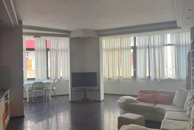 Shtepi me qera 2+1 ne Tirane - 650 Euro