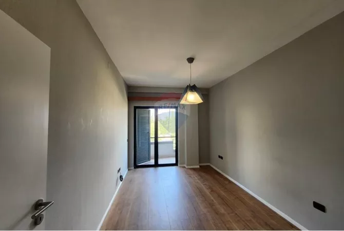 Business Property for Rent 3+1 in Tirana - 1,300 Euro