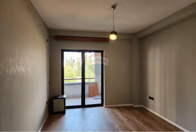 Business Property for Rent 3+1 in Tirana - 1,300 Euro
