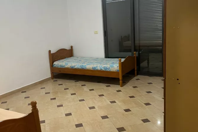 Shtepi me qera Apartament ne Tirane, 2+1, Mobilimi Pjeserisht e mobiluar, Pagesa 500  Euro.