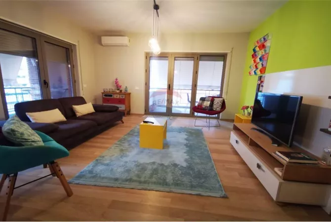 Shtepi me qera 2+1 ne Tirane - 1,000 Euro