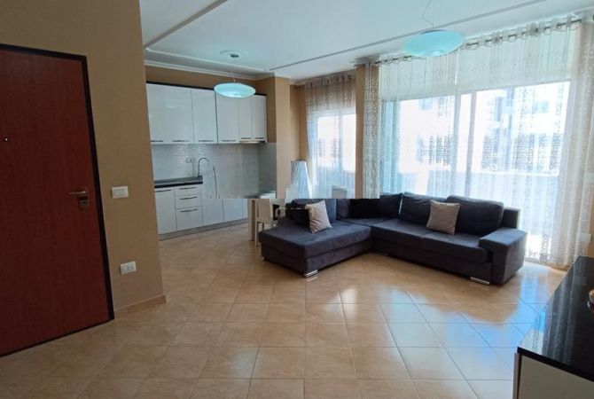Shtepi ne shitje Apartament ne Tirane, 2+1, Mobilimi Pjeserisht e mobiluar, Pagesa 149,000  Euro.