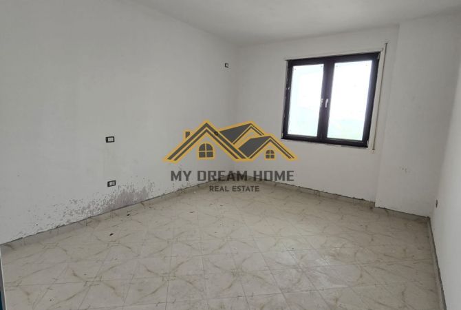 Shtepi ne shitje Apartament ne Durres, 1+1, Mobilimi Bosh, pa mobiluar, Pagesa 223,000  Euro.