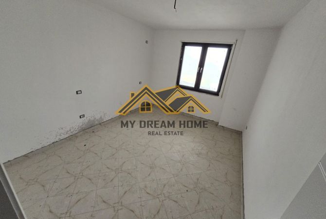 Shtepi ne shitje Apartament ne Durres, 1+1, Mobilimi Bosh, pa mobiluar, Pagesa 223,000  Euro.