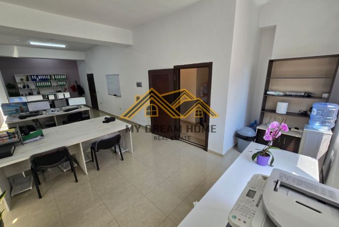 Ambiente Commerciale in Vendita 3+1 a Durazzo - 95,000 Euro