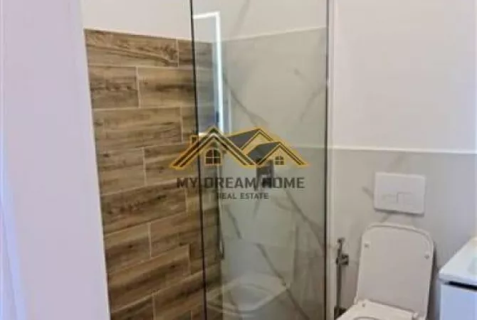 Shtepi ne shitje Papafingo(kati i catise) ne Durres, 3+1, Mobilimi E mobiluar, Pagesa 255,000  Euro.