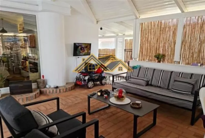 Shtepi ne shitje Papafingo(kati i catise) ne Durres, 3+1, Mobilimi E mobiluar, Pagesa 255,000  Euro.