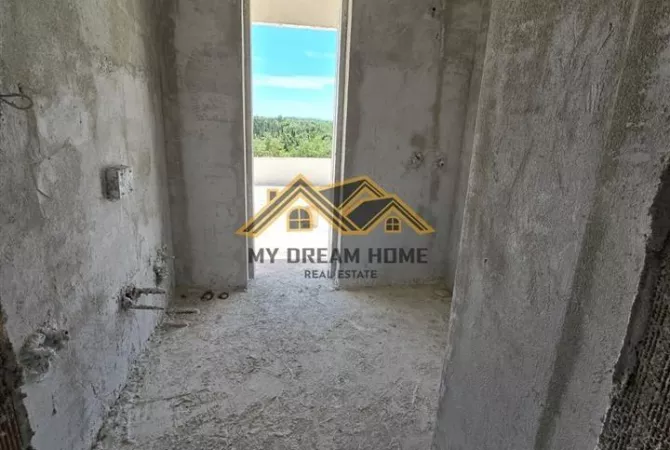 Shtepi ne shitje Apartament ne Durres, 1+1, Mobilimi Bosh, pa mobiluar, Pagesa 201,390  Euro.