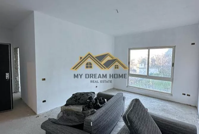 Shtepi ne shitje Apartament ne Durres, 1+1, Mobilimi Bosh, pa mobiluar, Pagesa 75,000  Euro.