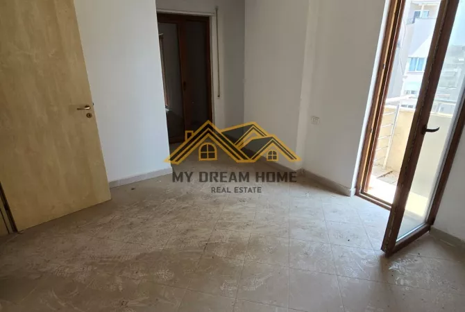 Shtepi ne shitje Apartament ne Durres, 3+1, Mobilimi Bosh, pa mobiluar, Pagesa 630,000  Euro.