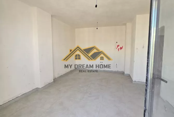 Shtepi ne shitje Apartament ne Durres, 1+1, Mobilimi Bosh, pa mobiluar, Pagesa 88,000  Euro.