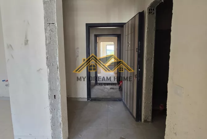 Shtepi ne shitje Apartament ne Durres, 1+1, Mobilimi Bosh, pa mobiluar, Pagesa 88,000  Euro.