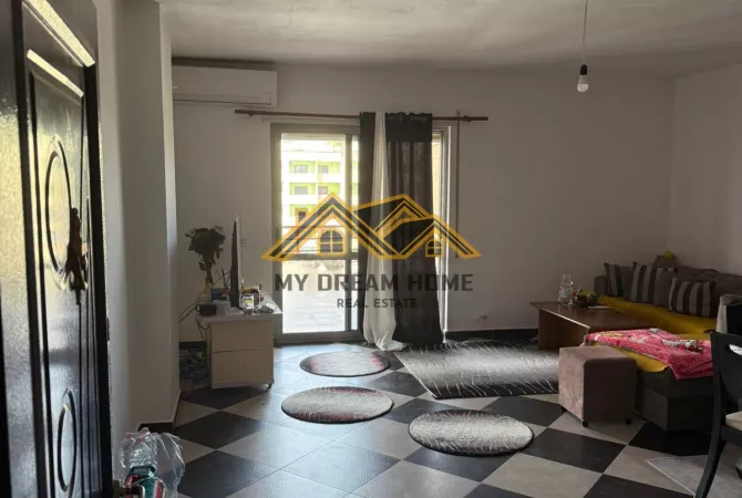 Shtepi ne shitje Apartament ne Durres, 2+1, Mobilimi Pjeserisht e mobiluar, Pagesa 165,000  Euro.