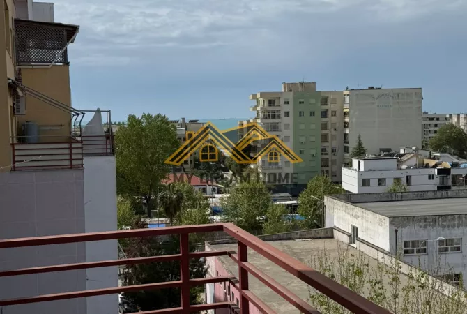 Shtepi ne shitje Apartament ne Durres, 2+1, Mobilimi Pjeserisht e mobiluar, Pagesa 165,000  Euro.