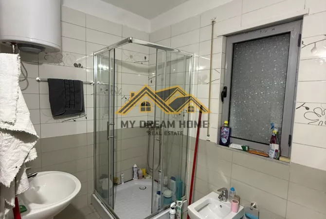 Shtepi ne shitje Apartament ne Durres, 2+1, Mobilimi Pjeserisht e mobiluar, Pagesa 165,000  Euro.