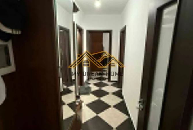 Shtepi ne shitje Apartament ne Durres, 2+1, Mobilimi Pjeserisht e mobiluar, Pagesa 165,000  Euro.
