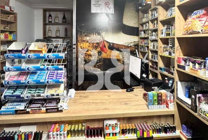 Ambiente Commerciale in Vendita 1+1 a Tirana - 8,500 Euro