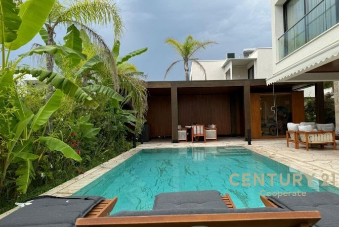 Shtepi ne shitje Vila Luksoze ne Durres, 4+1, Mobilimi E mobiluar, Pagesa 1,300,000  Euro.