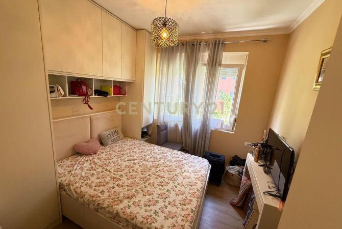 Shtepi ne shitje Apartament ne Tirane, 2+1, Mobilimi E mobiluar, Pagesa 130,000  Euro.