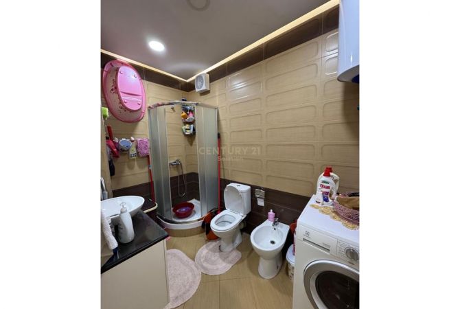 Shtepi ne shitje Apartament ne Tirane, 2+1, Mobilimi E mobiluar, Pagesa 170,000  Euro.