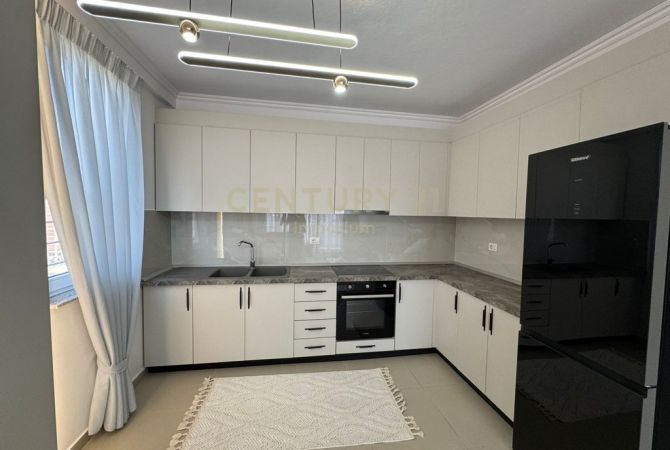 Shtepi ne shitje Apartament ne Tirane, 2+1, Mobilimi E mobiluar, Pagesa 163,000  Euro.