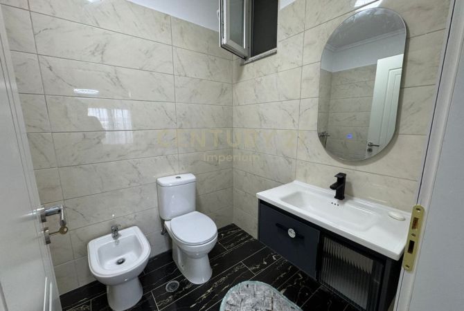 Shtepi ne shitje Apartament ne Tirane, 2+1, Mobilimi E mobiluar, Pagesa 163,000  Euro.