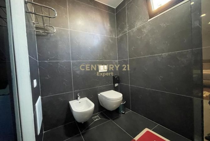 Ambient biznesi ne shitje 5+1 ne Tirane - 1,200,000 Euro