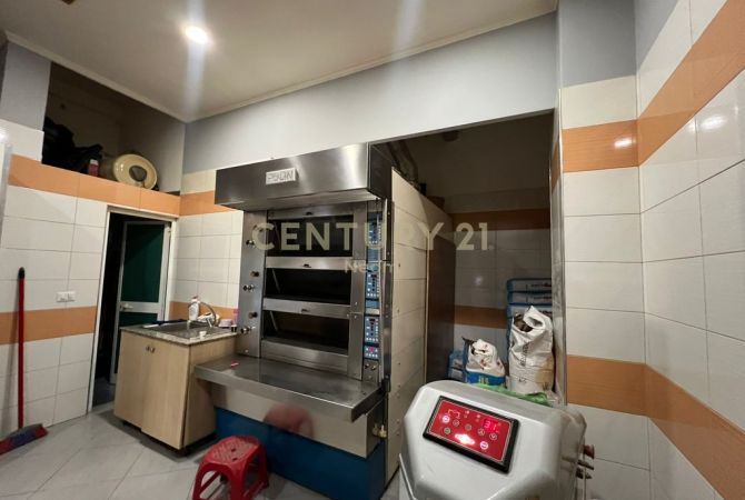 Ambjent biznesi ne shitje 1+1 ne Tirane - 90,000 Euro