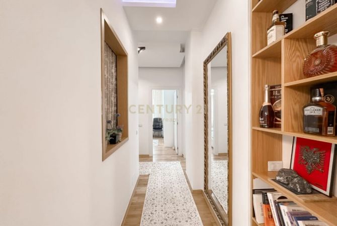 Shtepi ne shitje Apartament ne Tirane, 3+1, Mobilimi E mobiluar, Pagesa 250,000  Euro.