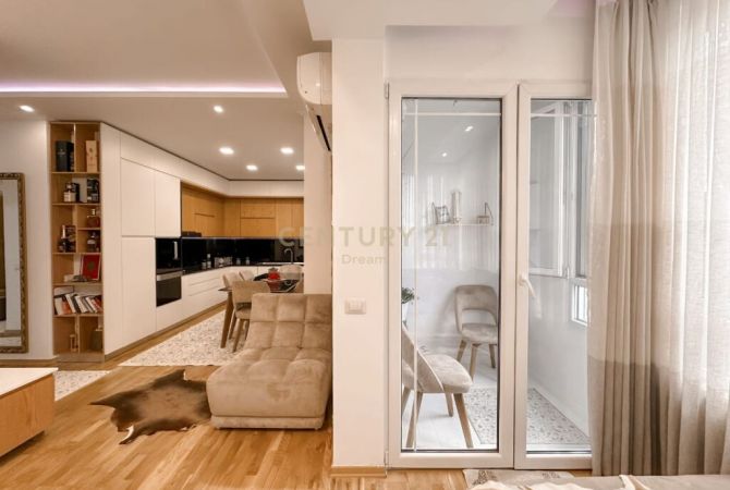 Shtepi ne shitje Apartament ne Tirane, 3+1, Mobilimi E mobiluar, Pagesa 250,000  Euro.