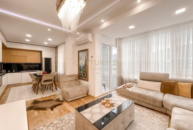 Shtepi ne shitje Apartament ne Tirane, 3+1, Mobilimi E mobiluar, Pagesa 250,000  Euro.