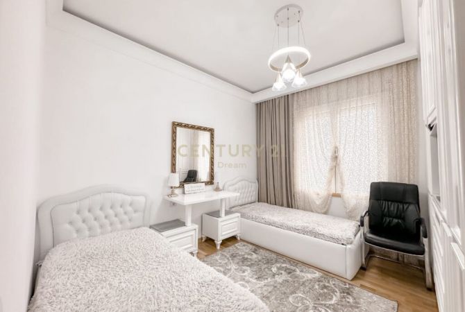 Shtepi ne shitje Apartament ne Tirane, 3+1, Mobilimi E mobiluar, Pagesa 250,000  Euro.