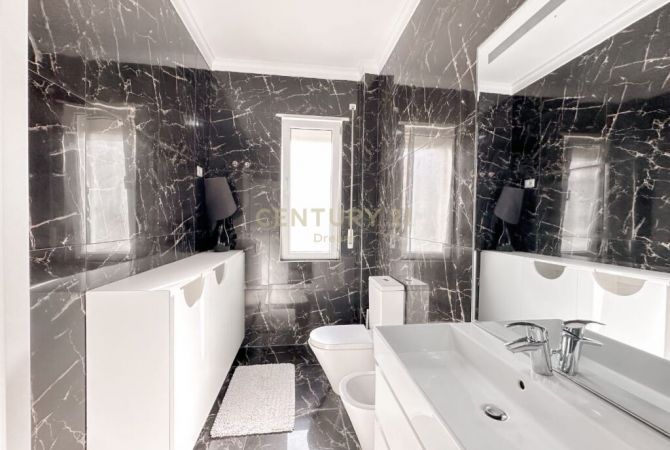 Shtepi ne shitje Apartament ne Tirane, 3+1, Mobilimi E mobiluar, Pagesa 250,000  Euro.