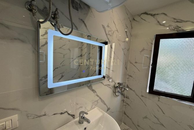 Shtepi ne shitje Apartament ne Tirane, 1+1, Mobilimi Bosh, pa mobiluar, Pagesa 74,900  Euro.