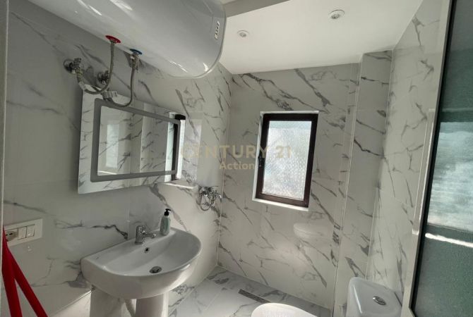 Shtepi ne shitje Apartament ne Tirane, 1+1, Mobilimi Bosh, pa mobiluar, Pagesa 74,900  Euro.