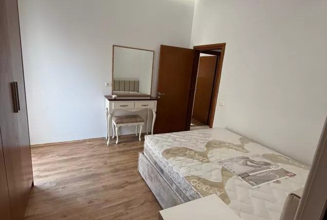 Shtepi me qera Apartament ne Tirane, 1+1, Mobilimi E mobiluar, Pagesa 500  Euro.