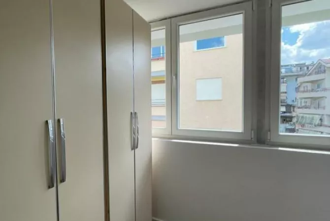 Shtepi me qera Apartament ne Tirane, 1+1, Mobilimi E mobiluar, Pagesa 450  Euro.