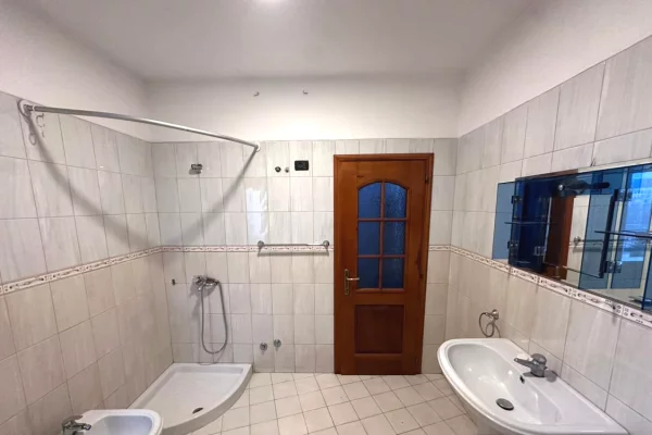 Shtepi me qera Apartament ne Tirane, 1+1, Mobilimi E mobiluar, Pagesa 45,000  Leke.