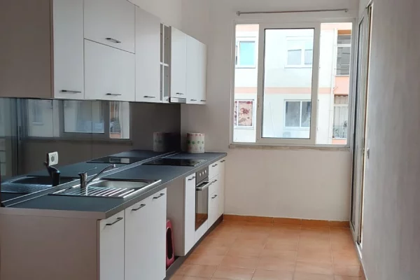 Shtepi me qera Apartament ne Tirane, 2+1, Mobilimi E mobiluar, Pagesa 45,000  Leke.