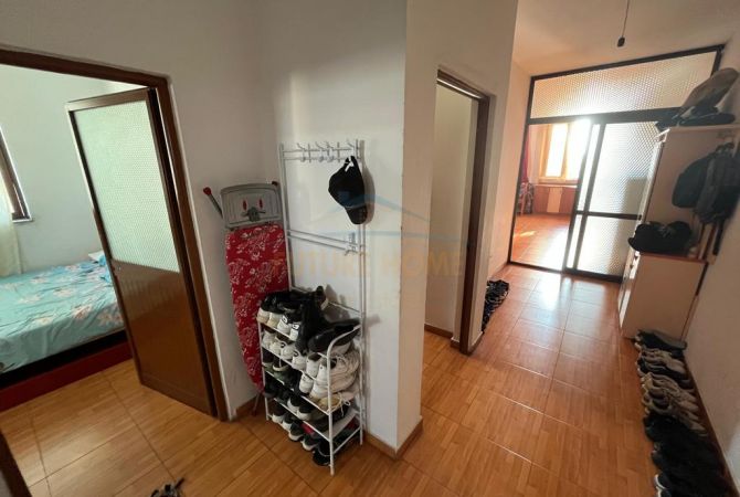 Shtepi ne shitje Apartament ne Tirane, 2+1, Mobilimi Bosh, pa mobiluar, Pagesa 125,000  Euro.
