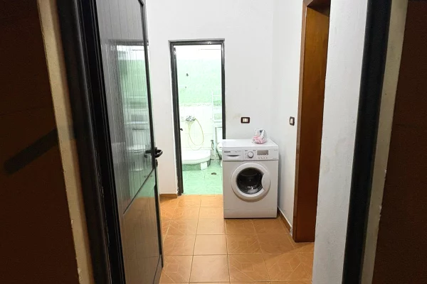 Shtepi me qera Shtepi Private ne Tirane, 1+1, Mobilimi E mobiluar, Pagesa 35,000  Leke.